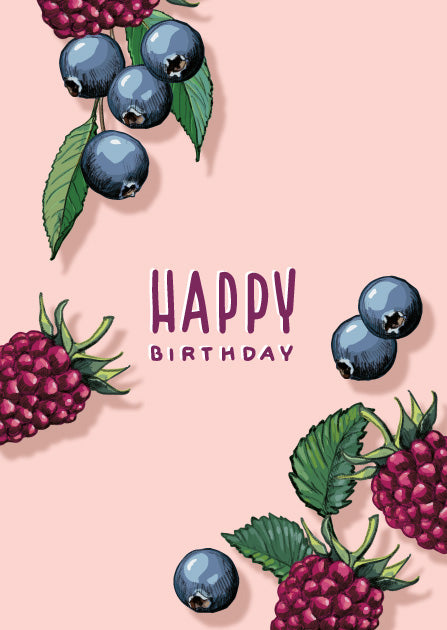 Happy Birthday Postkarte von illi mit Himbeeren und Blaubeeren auf zartem Rosé Hintergrund